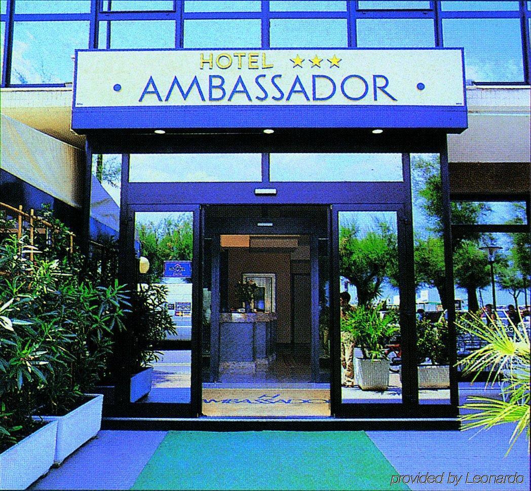 Hotel Ambassador Pesaro Exterior foto